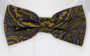 GALGHUMOR PURPLE pre-tied bow tie