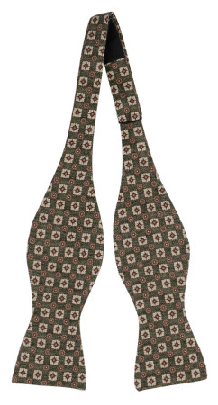 IRRESISTIBLE GREEN self-tie bow tie