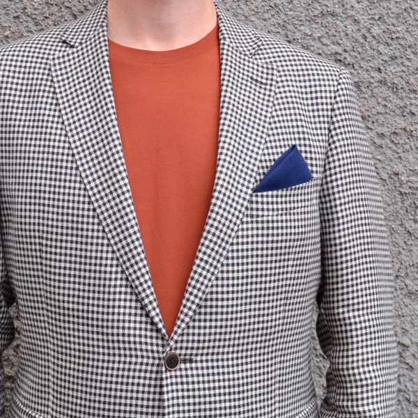How to wear a pocket square with a crew-neck t-shirt and blazer